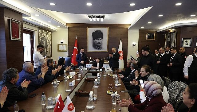 Başkan Özarslan 23 Nisan’da Makamını Şehit Oğlu Taha Burak Çakır’a Devretti