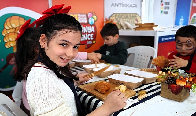 Kruvasan süsleme atölyesinde renkli anlar