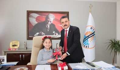 Dikili’de 23 Nisan Coşkusu Sokaklara Taştı